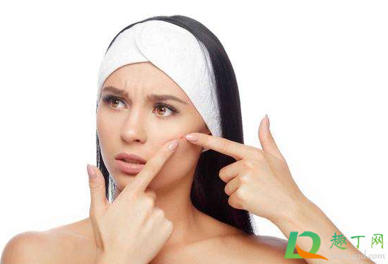 三角区的痘痘挤了一定会感染吗(不是三角区的痘痘挤了会有危险吗)