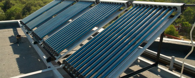 清洗太阳能用太阳能除垢剂最有效(太阳能用什么清洗除垢)