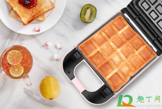 三明治机放面包要刷油吗(三明治机做三明治需要放油吗)