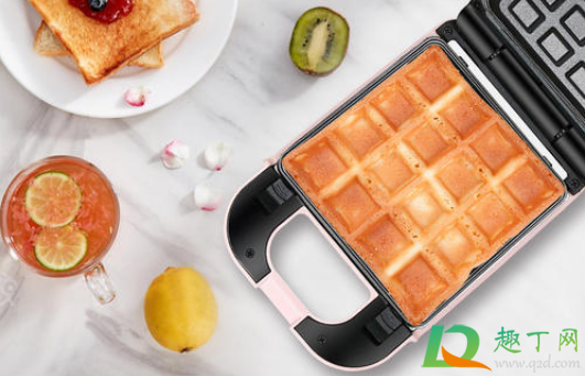 三明治机的烤盘是通用的吗(烤三明治用烤盘还是烤架)