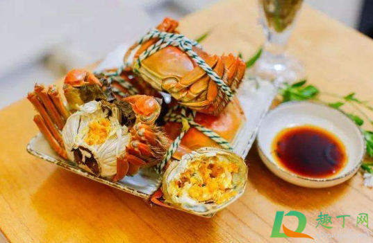 蒸螃蟹先烧水还是先放螃蟹(蒸螃蟹水要不要烧开)