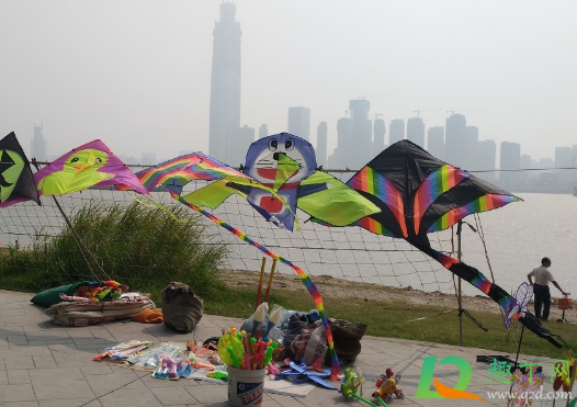 风筝能把人带起来吗(放风筝能把人带上天吗) 风筝能把人带起来吗(放风筝能把人带上天吗)