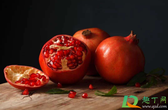 石榴外皮干了里面的果肉能吃吗(石榴的皮干了,石榴籽能吃吗?)