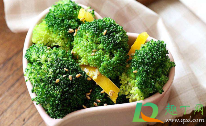 西兰花放黄怎样变绿(西兰花怎么放不会变黄)