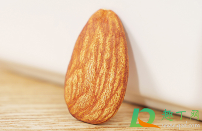 苦杏仁和甜杏仁哪个不易中毒(苦杏仁和甜杏仁哪个有毒)