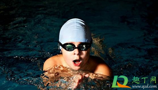 为什么泳镜会把眼袋吸出来(为什么带泳镜后就有眼袋) 为什么泳镜会把眼袋吸出来(为什么带泳镜后就有眼袋)