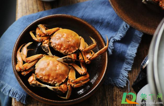 蒸螃蟹紫苏放水里还是上面(紫苏和螃蟹怎么蒸)