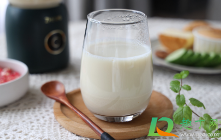 喝豆奶真的对男性有影响吗(请问,男人经常喝豆奶会影响性功能吗?)