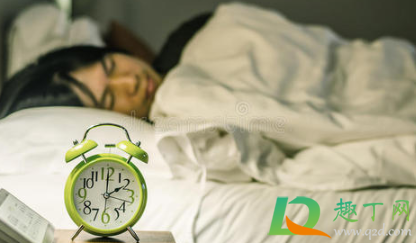 为什么躺着的时候呼吸不顺(感觉躺下来就呼吸不顺)