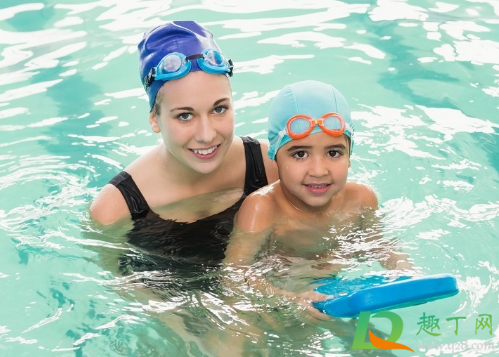 泳帽长霉点还能要吗(游泳帽有霉点咋样洗掉)