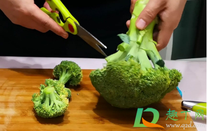 西兰花放黄怎样变绿(西兰花怎么放不会变黄)