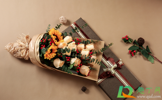 教师节玫瑰花和康乃馨哪个适合送老师(教师节能送康乃馨花吗)