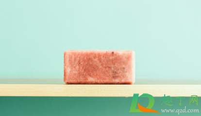 瓷砖上的肥皂垢怎么办(瓷砖上有肥皂渍怎样去除) 瓷砖上的肥皂垢怎么办(瓷砖上有肥皂渍怎样去除)