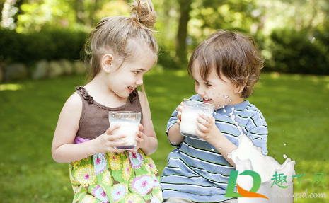 现挤羊奶煮沸就安全了吗(现挤的羊奶煮开后还有营养吗)