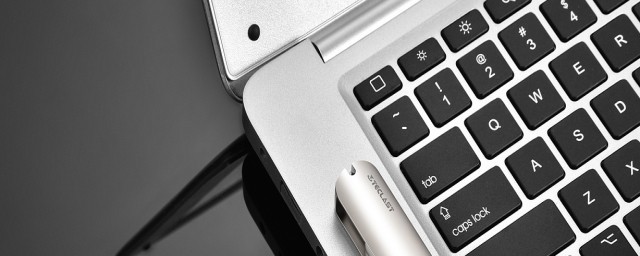 视频上加字幕不说话的方法(视频里面说话就显示字幕的怎么弄)