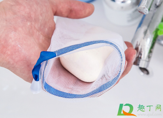 肥皂可以一直放在起泡网里吗(手工皂可以一直放在起泡网里吗)