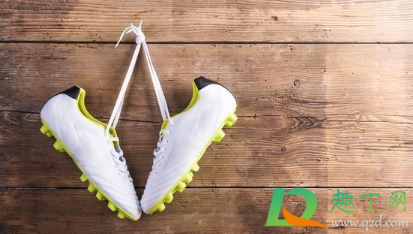 鞋子滑有什么办法改进(鞋子里面很滑,怎么处理才能不滑)