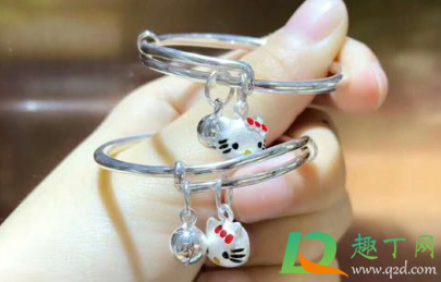 送小孩银手镯要一对吗(小孩银手镯是不是必须带一对)