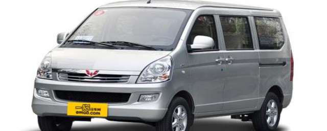 五菱面包车前保险杠拆装方法(五菱小货车前保险杠怎么拆)