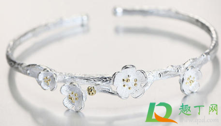 晚上睡觉手镯要取下来吗(镯子晚上睡觉要摘下来吗) 晚上睡觉手镯要取下来吗(镯子晚上睡觉要摘下来吗)