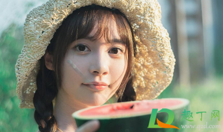 眼睛红血丝是怎么回事有点疼(眼睛红血丝而且疼是怎么回事)