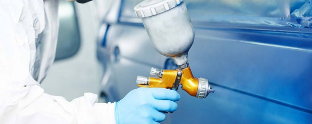 在4s店给汽车喷漆会不会开裂(在4s店做钣金喷漆后会不会开裂呀?)