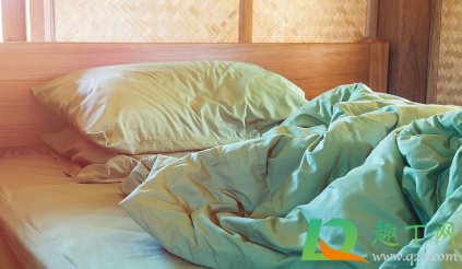 平躺不睡枕头对颈椎好吗(颈椎不舒服不用枕头平躺睡好吗)