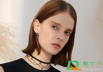 睡觉戴耳钉有没有什么不好(晚上睡觉带耳钉还是不带耳钉好) 睡觉戴耳钉有没有什么不好(晚上睡觉带耳钉还是不带耳钉好)