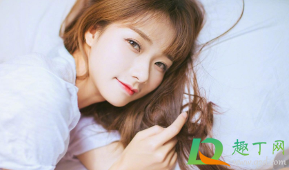 胸大晚上睡觉要穿胸罩睡吗(晚上穿胸罩睡觉会使胸部变大吗)