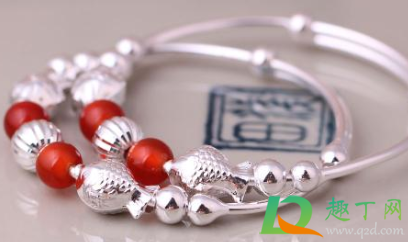 送小孩银手镯要一对吗(小孩银手镯是不是必须带一对)