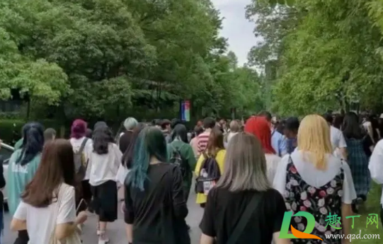 大一新生允许染发吗(大一学生可以染发吗)