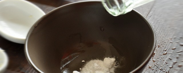 如何用小苏打和白醋去血渍(小苏打去除血渍的配比)