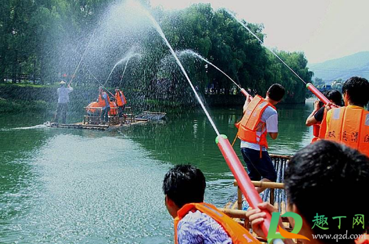 漂流用水枪好还是水瓢好(漂流为什么要带水瓢)