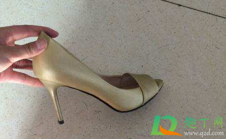 鞋子侧边打脚怎么办(鞋子打脚咋办)