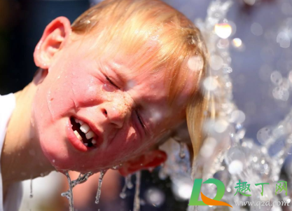 太阳晒得皮肤发痒应该怎么办(太阳晒过后皮肤发痒怎么办)