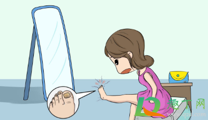 脚上起小水泡很痒是怎么回事(脚上起小水泡很痒是怎么回事用什么药)