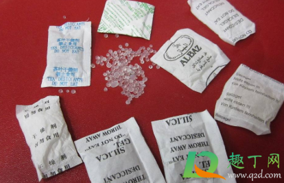 保温杯干燥剂泡水喝了会怎么样(保温杯里面的干燥剂泡水喝了)