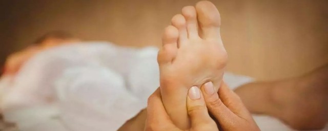 冬天晚上睡觉暖脚妙招简述(晚上怎么暖脚)