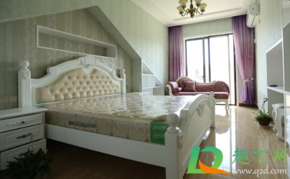 床腿与地板打滑怎么解决(床在木地板上滑怎么办)