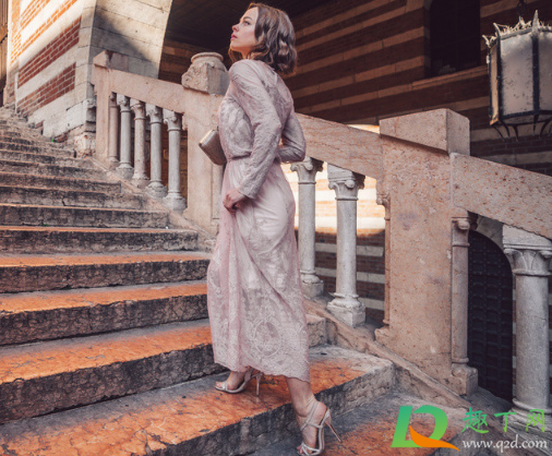 爬完楼梯小腿肿了会消下去吗(爬楼梯导致小腿浮肿怎么办) 爬完楼梯小腿肿了会消下去吗(爬楼梯导致小腿浮肿怎么办)