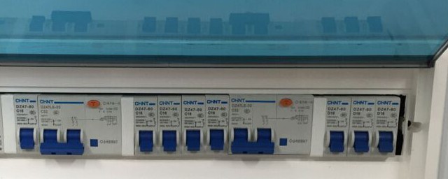 家庭配电箱标准配置详解(家庭用配电箱安装规范)