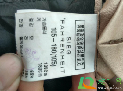 如何拆衣服上扎人的水洗标(怎样剪掉衣服洗水标)