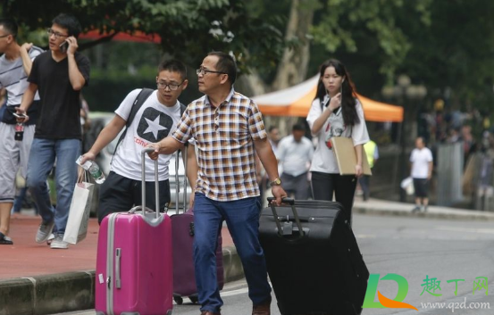 2020年开学后大学生放星期可以出校门吗(大学开学后能出校门吗)