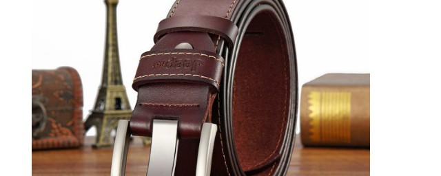 男士牛仔裤配什么皮带好看(牛仔裤配什么皮带最好看)