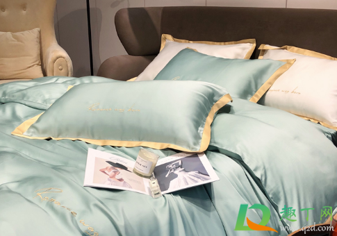 霉菌会留在床单上吗(床单上有很多霉点还能用吗,有菌吗?) 霉菌会留在床单上吗(床单上有很多霉点还能用吗,有菌吗?)