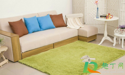 地毯有臭味怎么去除(地毯很臭谁知道怎么去除)