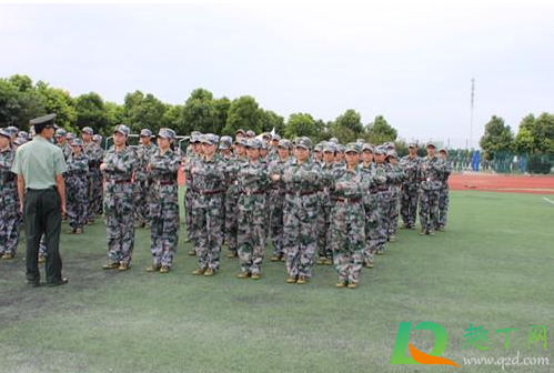 军训可以穿帆布鞋吗(军训能穿板鞋吗)