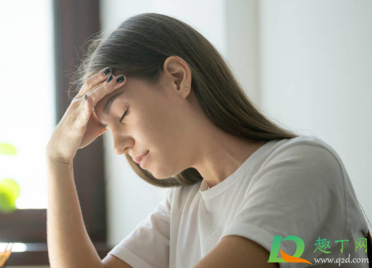 爬楼梯头疼是心血不足吗(爬楼梯时头痛是什么原因)