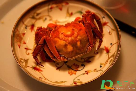 螃蟹挑选白肚还是黑肚(螃蟹肚子黑黑的是什么)