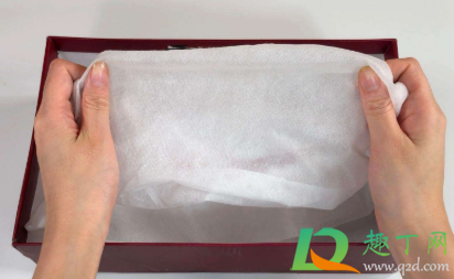 鞋盒里的白袋子有什么用(鞋盒中的白色布袋子是什么)